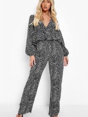 Boohoo | Black & White Printed V-Neck Jumpsuit